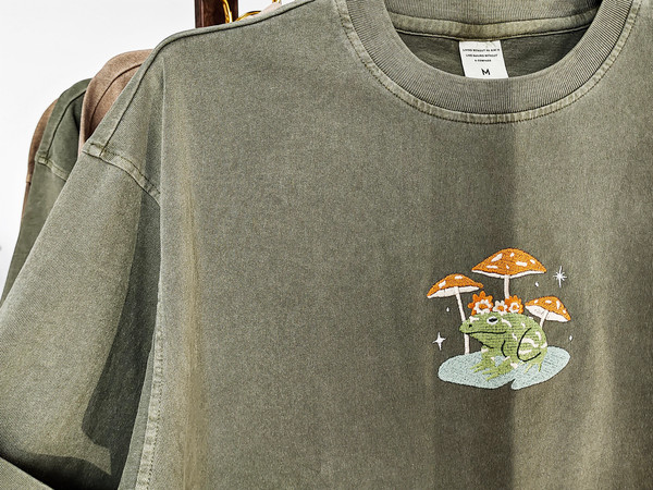 Frog and Mushroom Embroidered Tshirt,Personalised Vintage Unisex Shirt,Oversized  tshirts,Gifts for herhe,Nature Lover's Gift.jpg
