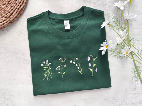 Lovely Wildflowers Embroidered Tshirt,Dark Green Daisy  Shirt,Floral Embroidery tshirts,Gifts for herhe,Gifts for Mum.jpg
