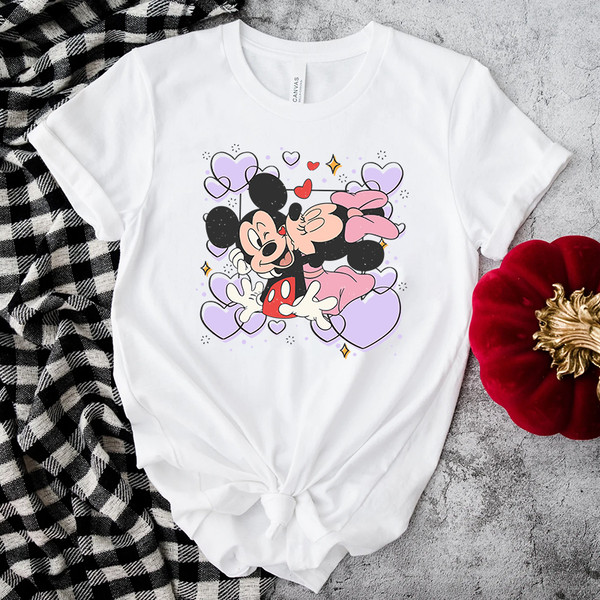 Minnie Kiss Mickey Cute Valentine Shirt.jpg