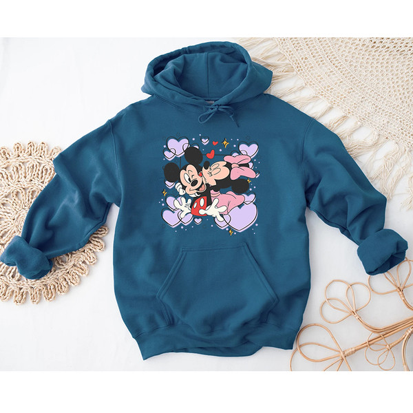 Minnie Kiss Mickey Cute Valentine Shirt(2).jpg