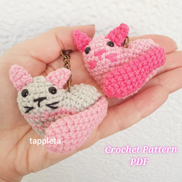 Crochet heart cat keychain pattern, Small cat keychain, Valentines cat pattern, single crochet pattern Valentine's Day, Mother's day gift, tappleta pattern.jpg