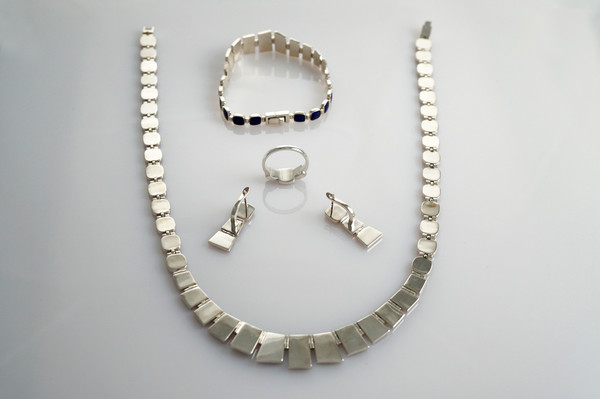 silver-set-natural-lapislazuli-valentinsjewellery-4.jpg