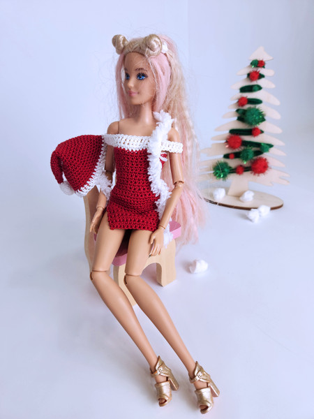 Crochet pattern for Barbie's Santa hat and dress