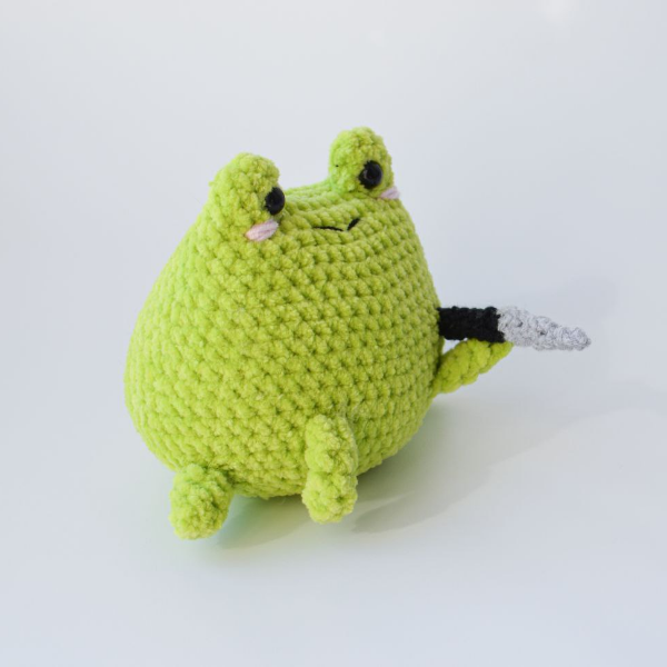 Crochet meme frog with knife plush amigurumi toy