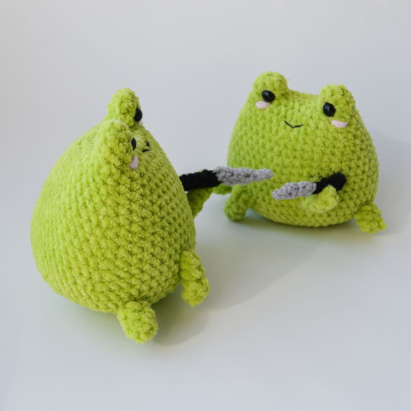 Crochet meme frog with knife plush amigurumi toy