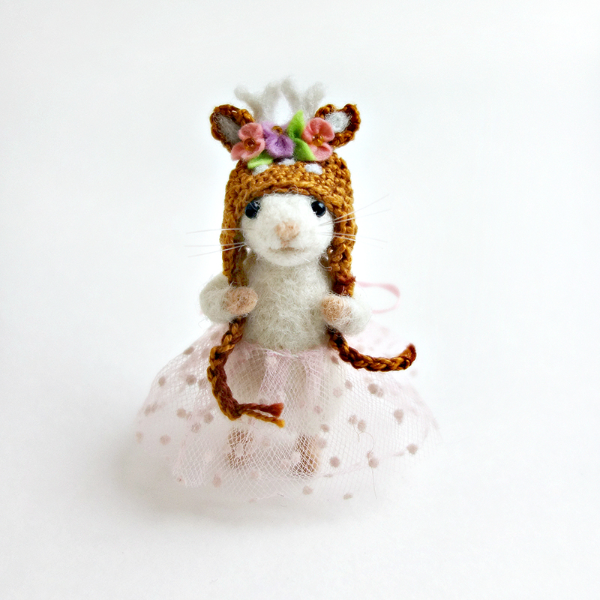 miniature-mouse-fawn-outfit