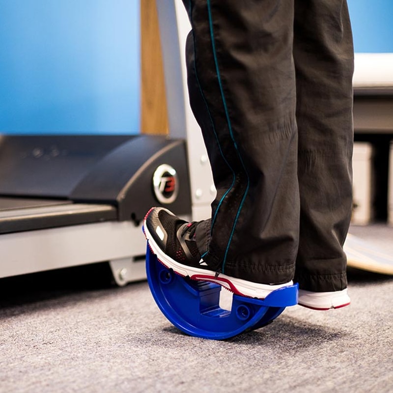 Easytostore calf stretch device for small spaces