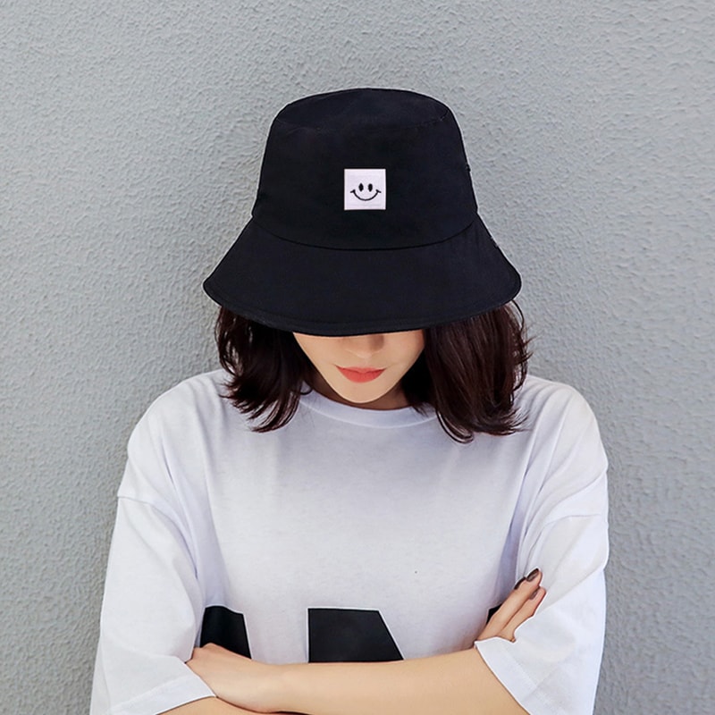 smileyfacebuckethat1