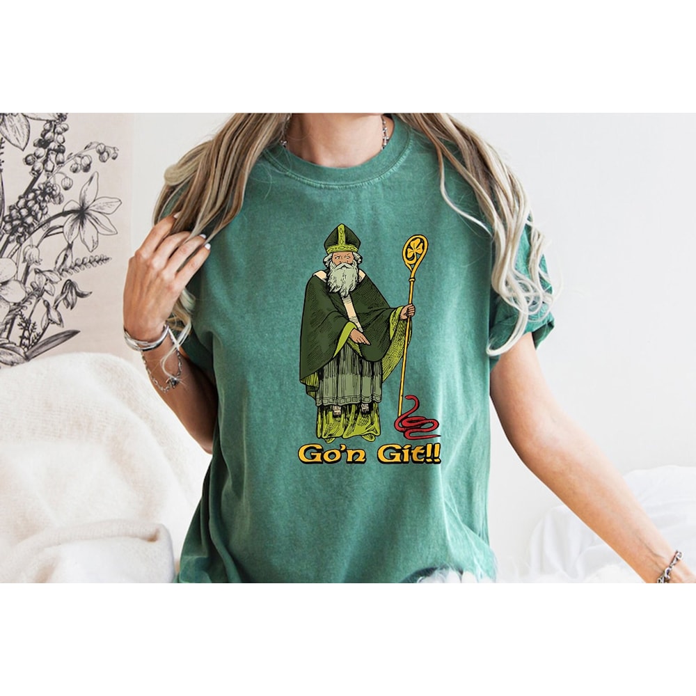 Funny Go'n git st patrick T-Shirt, Funny St Patricks Day Shirt, Shamrock Shirt, St Patty Party Tee, Luck Of The Irish Shirt.jpg