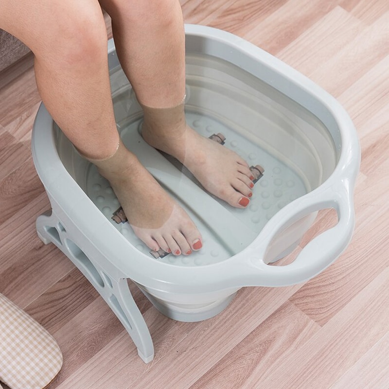 Foldable foot bath for stress relief