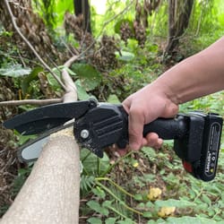 rechargeable handheld mini battery powered chainsaw