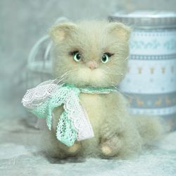 needle felted cat/felted kitty/cat figurine/grey cat/beige cat/cat toy