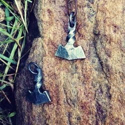 miolnir amulet