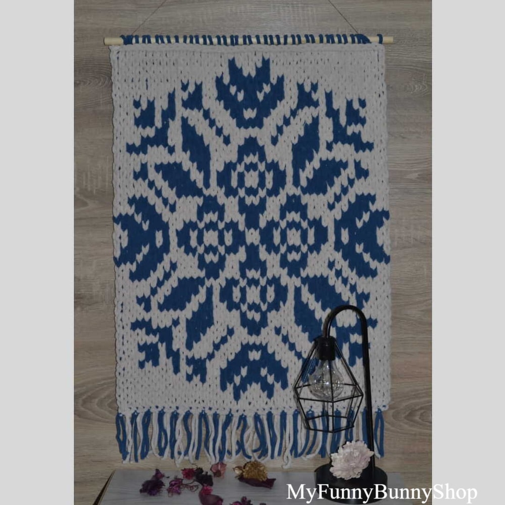 finger-knitted-wall-hanging-decor.png