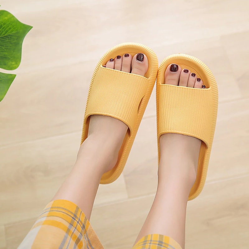 thickantislipslippersyellow.png