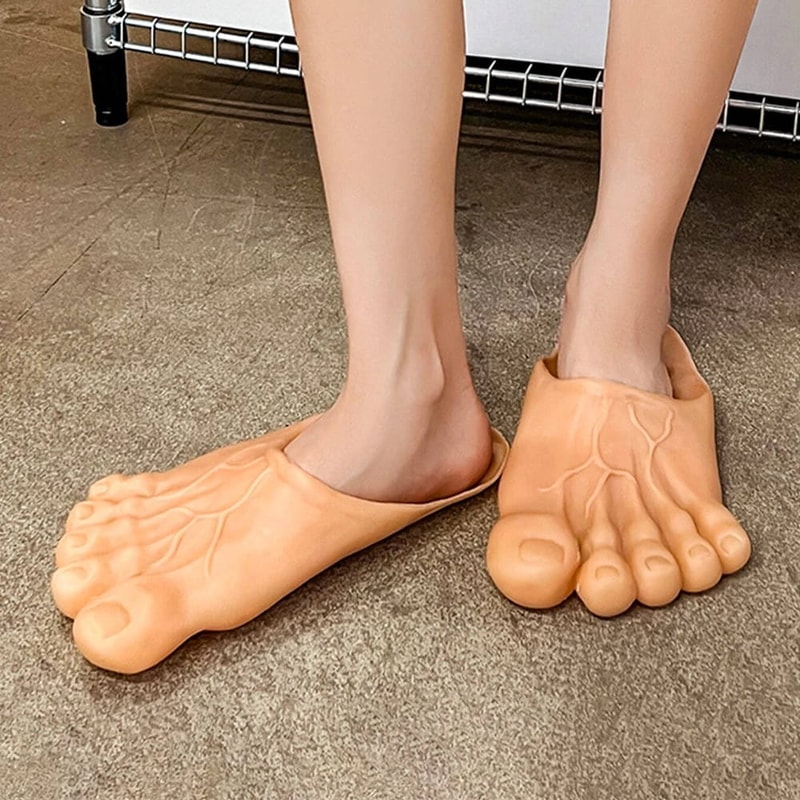 giantfeetslippers1.jpg