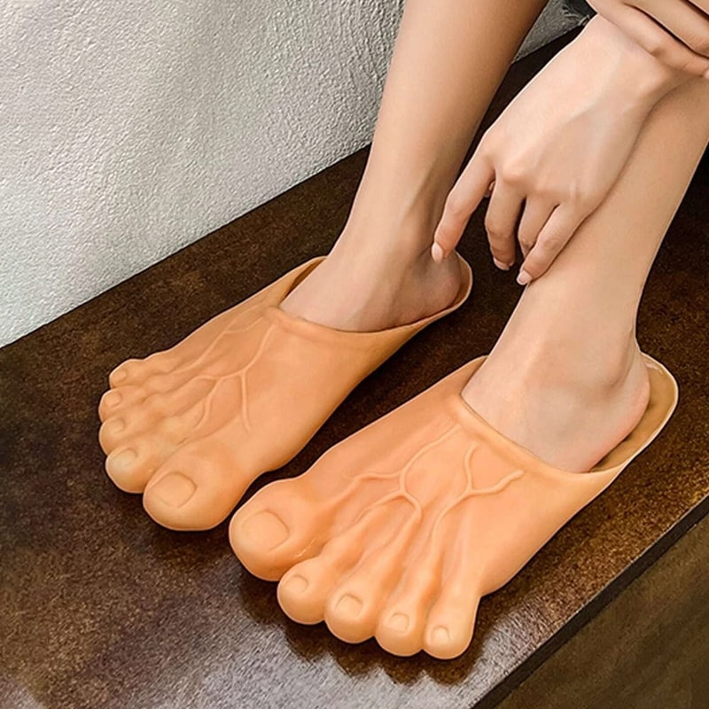 giantfeetslippers3.jpg