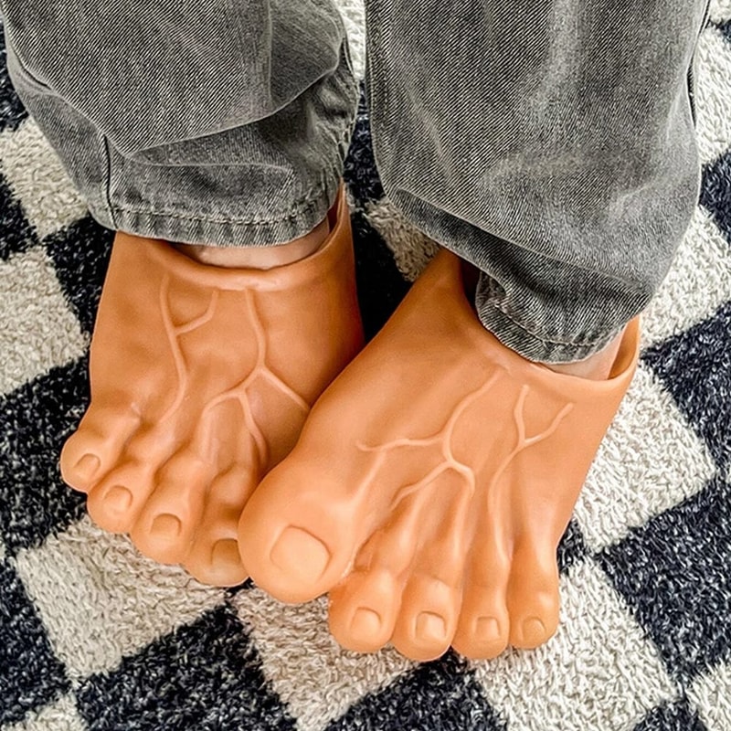 giantfeetslippers4.jpg