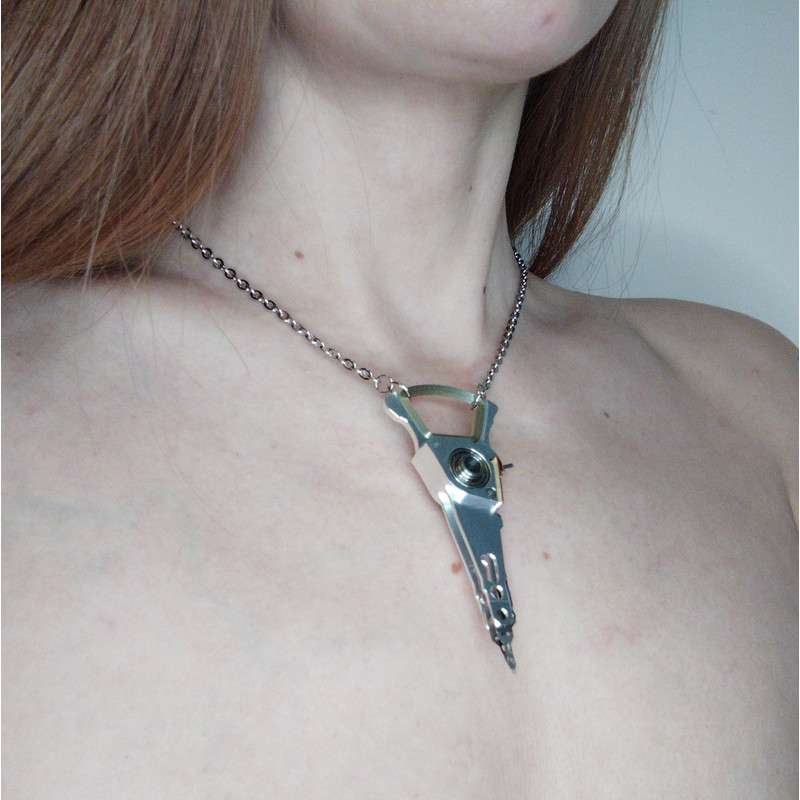 hi-tech-necklace