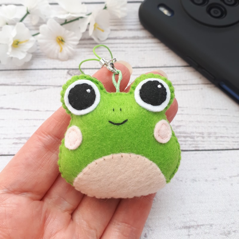 Kawaii-Frog-plush-phone-charm