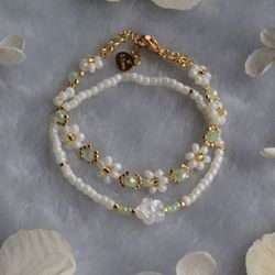 Green stone floral bracelet, Daisy bracelet, Green jewellery, Flower bracelets set, Handmade beaded work , Gift for her