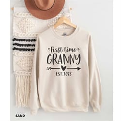 first time granny est 2023, granny sweatshirt, granny gift, new grandma gift, pregnancy reveal, baby announcement, new g