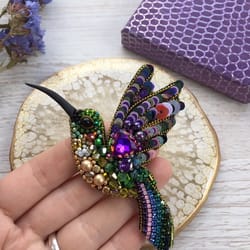 hummingbird brooch handmade jewelry, embroidery brooch,embroidery desingn, embroidery bird, bird brooch,green bird,beade