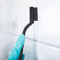 wire brush rust remover clean polishing