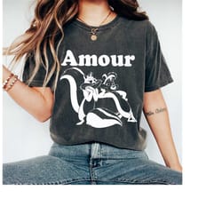 looney tunes pepe le pew amour shirt, looney tunes retro character, cartoon vintage gift, disneyland trip family matchin