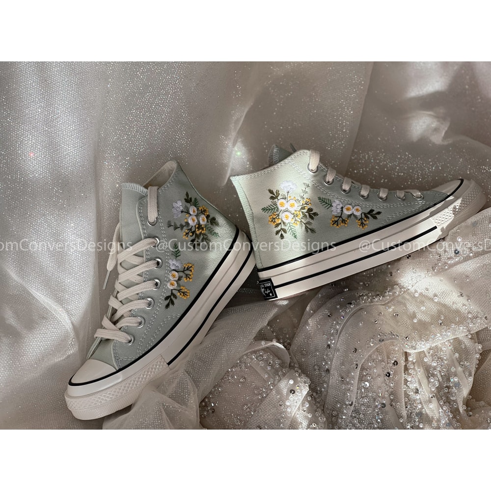 Custom Floral Embroidered Shoes, Handmade Embroidered Converse, Converse Custom, Converse Wreath Flower, Custom Flower Chuck Taylor 1970s - 10.jpg