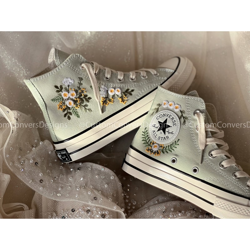 Custom Floral Embroidered Shoes, Handmade Embroidered Converse, Converse Custom, Converse Wreath Flower, Custom Flower Chuck Taylor 1970s - 2.jpg