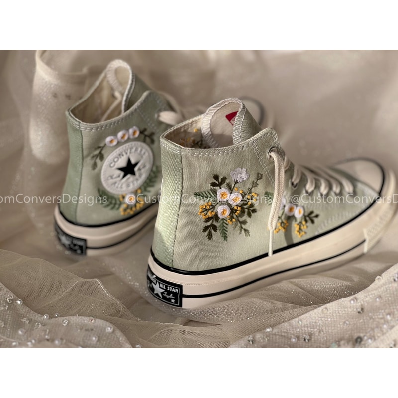 Custom Floral Embroidered Shoes, Handmade Embroidered Converse, Converse Custom, Converse Wreath Flower, Custom Flower Chuck Taylor 1970s - 4.jpg