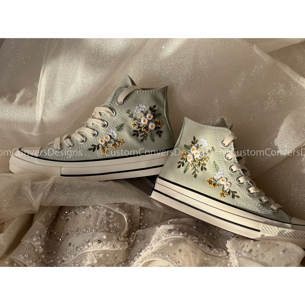 Custom Floral Embroidered Shoes, Handmade Embroidered Converse, Converse Custom, Converse Wreath Flower, Custom Flower Chuck Taylor 1970s - 5.jpg