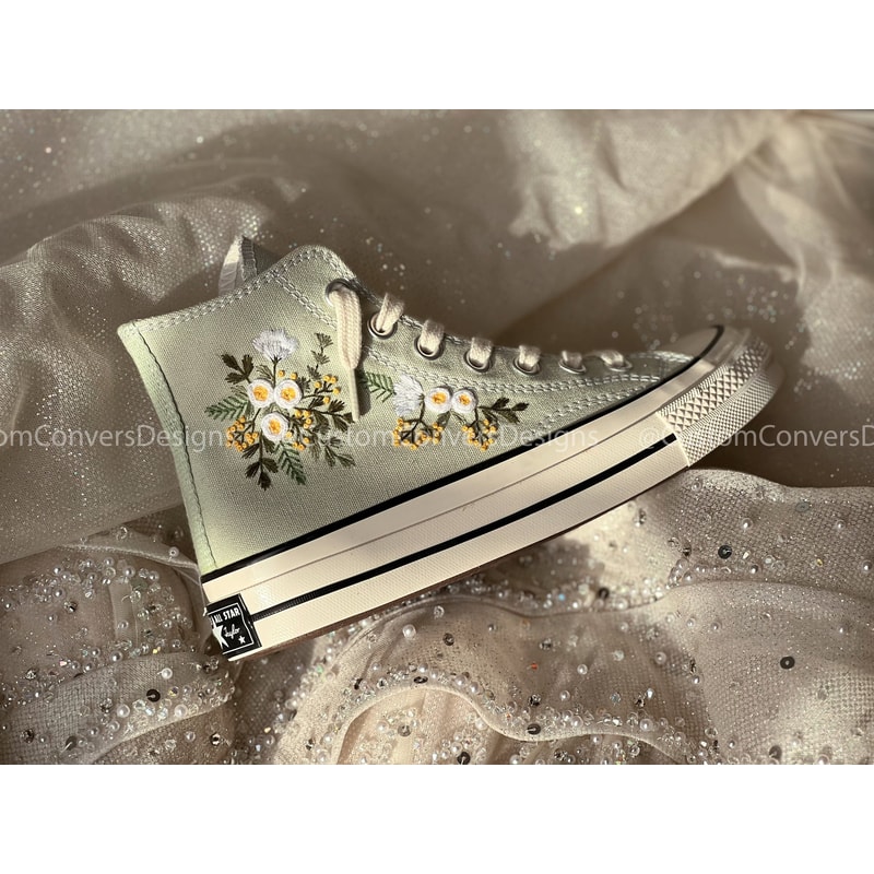 Custom Floral Embroidered Shoes, Handmade Embroidered Converse, Converse Custom, Converse Wreath Flower, Custom Flower Chuck Taylor 1970s - 6.jpg