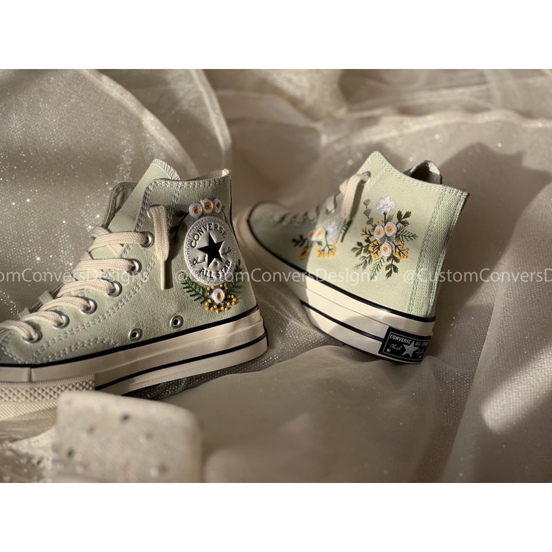 Custom Floral Embroidered Shoes, Handmade Embroidered Converse, Converse Custom, Converse Wreath Flower, Custom Flower Chuck Taylor 1970s - 7.jpg