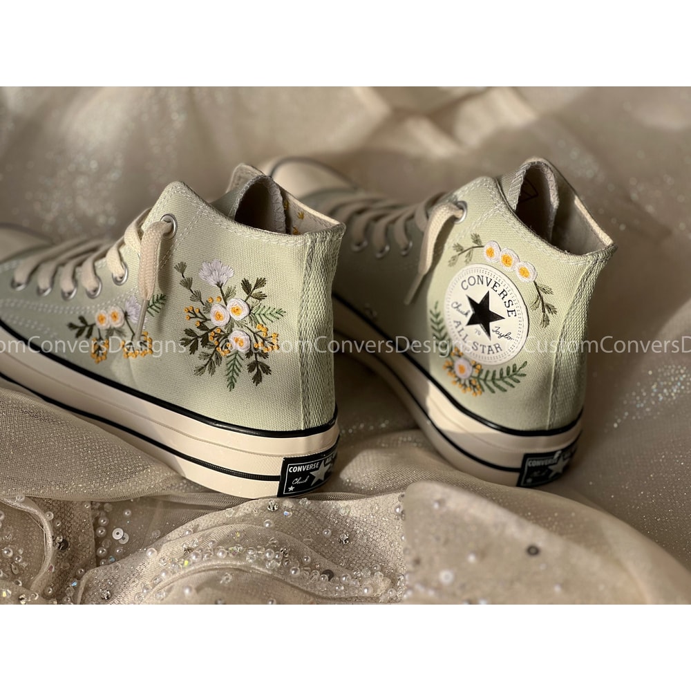 Custom Floral Embroidered Shoes, Handmade Embroidered Converse, Converse Custom, Converse Wreath Flower, Custom Flower Chuck Taylor 1970s - 8.jpg