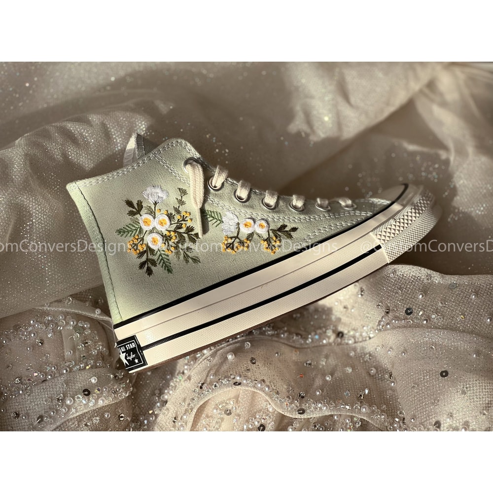 Custom Floral Embroidered Shoes, Handmade Embroidered Converse, Converse Custom, Converse Wreath Flower, Custom Flower Chuck Taylor 1970s - 9.jpg