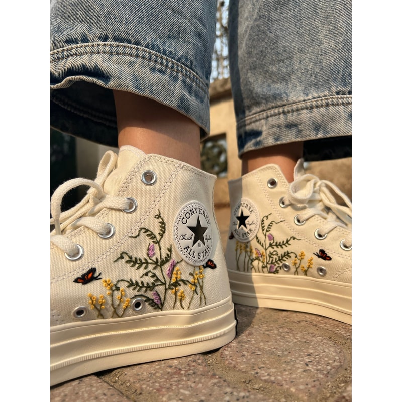 Custom Floral Embroidered Shoes, Handmade Embroidered Converse, Converse Custom, Converse Wreath Flower, Custom Flower Chuck Taylor 1970s - 5.jpg