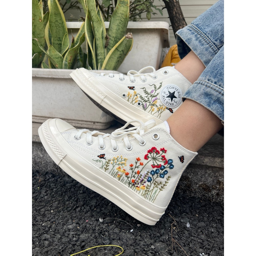Custom Floral Embroidered Shoes, Handmade Embroidered Converse, Converse Custom, Converse Wreath Flower, Custom Flower Chuck Taylor 1970s - 8.jpg