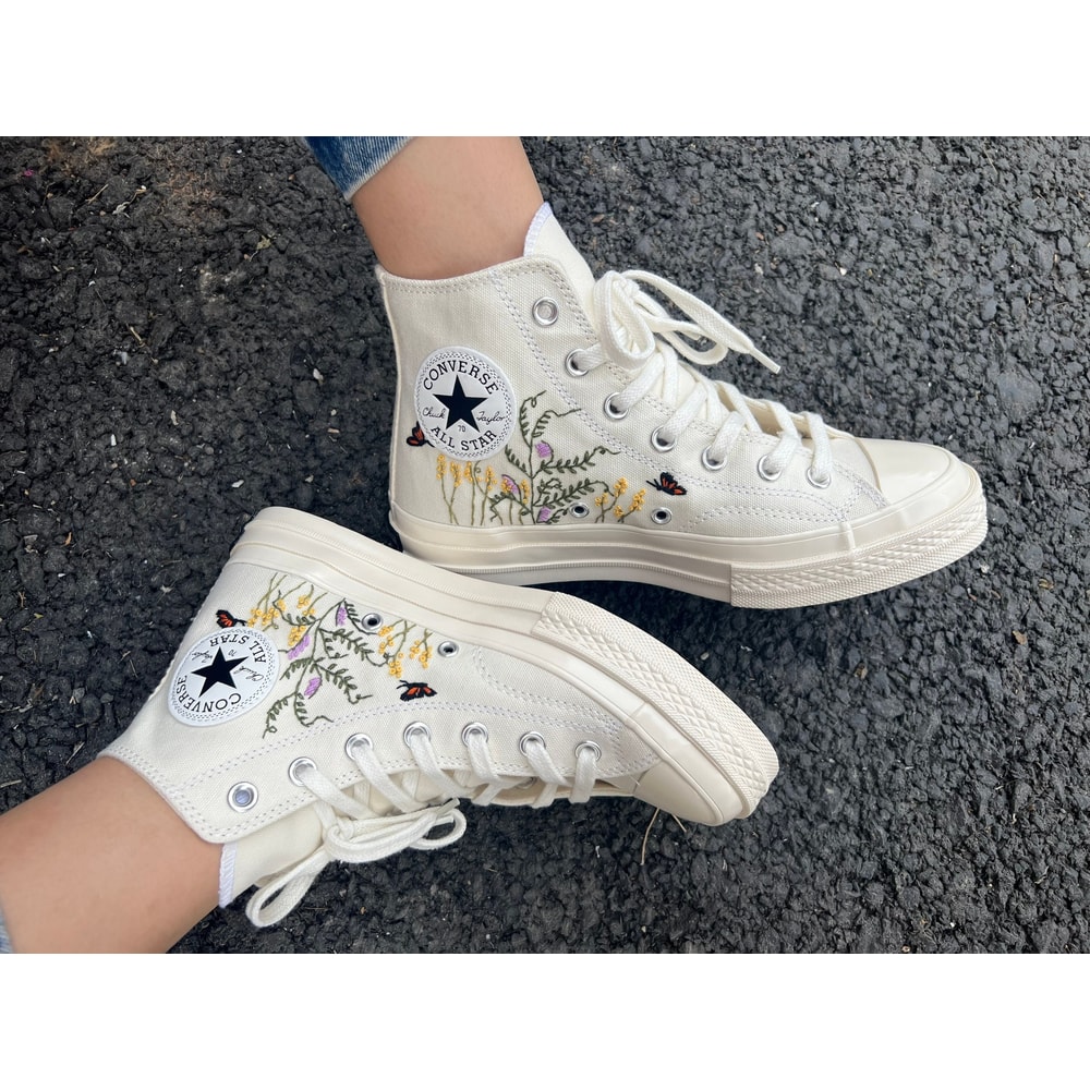 Custom Floral Embroidered Shoes, Handmade Embroidered Converse, Converse Custom, Converse Wreath Flower, Custom Flower Chuck Taylor 1970s - 9.jpg