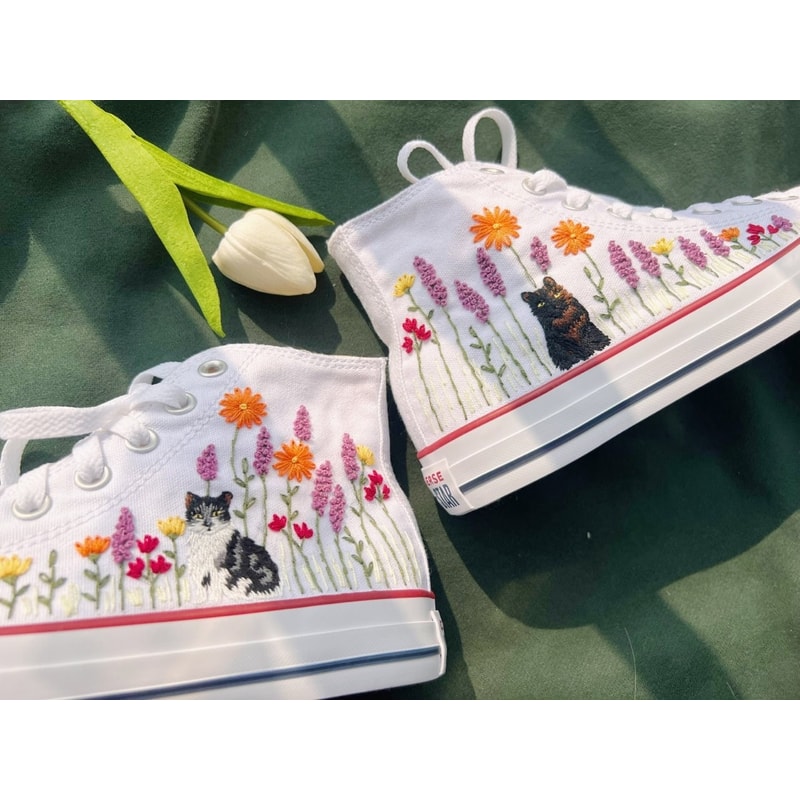 Custom Floral Embroidered Shoes, Handmade Embroidered Converse, Converse Custom, Converse Wreath Flower, Custom Flower Chuck Taylor 1970s - 6.jpg