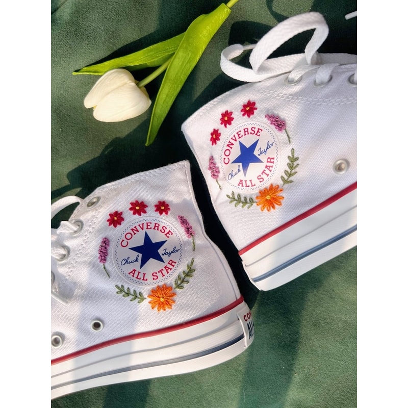 Custom Floral Embroidered Shoes, Handmade Embroidered Converse, Converse Custom, Converse Wreath Flower, Custom Flower Chuck Taylor 1970s - 7.jpg