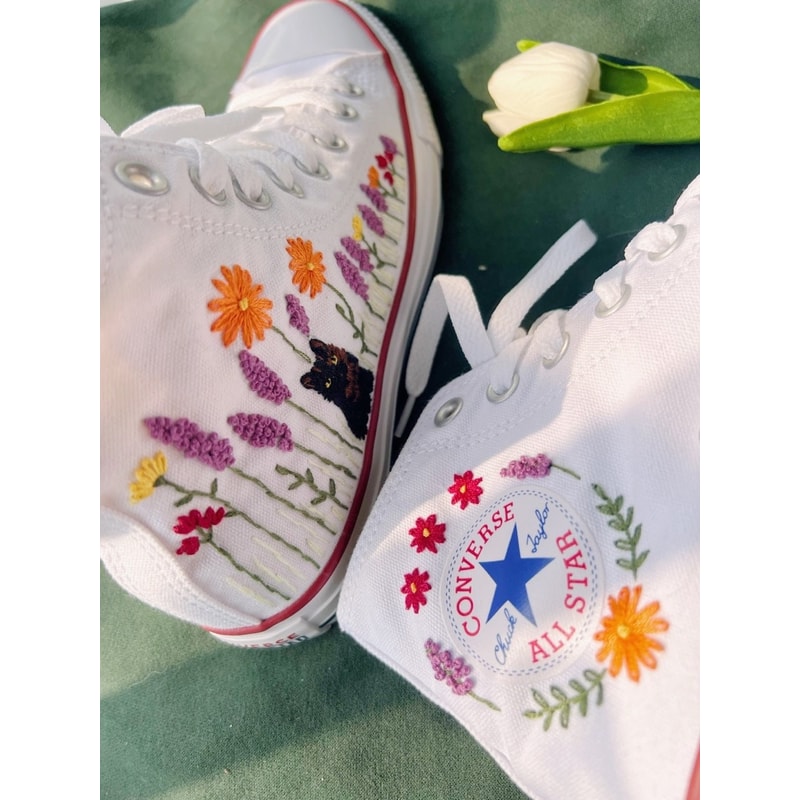 Custom Floral Embroidered Shoes, Handmade Embroidered Converse, Converse Custom, Converse Wreath Flower, Custom Flower Chuck Taylor 1970s - 8.jpg