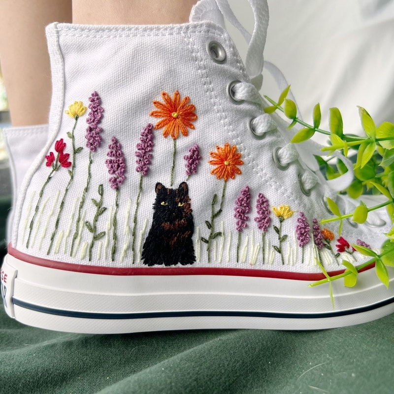 Custom Floral Embroidered Shoes, Handmade Embroidered Converse, Converse Custom, Converse Wreath Flower, Custom Flower Chuck Taylor 1970s - 9.jpg