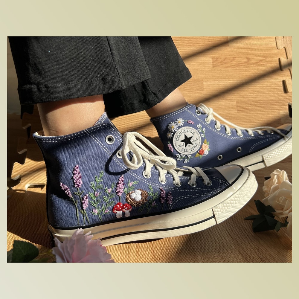 Custom Floral Embroidered Shoes, Handmade Embroidered Converse, Converse Custom, Converse Wreath Flower, Custom Flower Chuck Taylor 1970s - 1.jpg