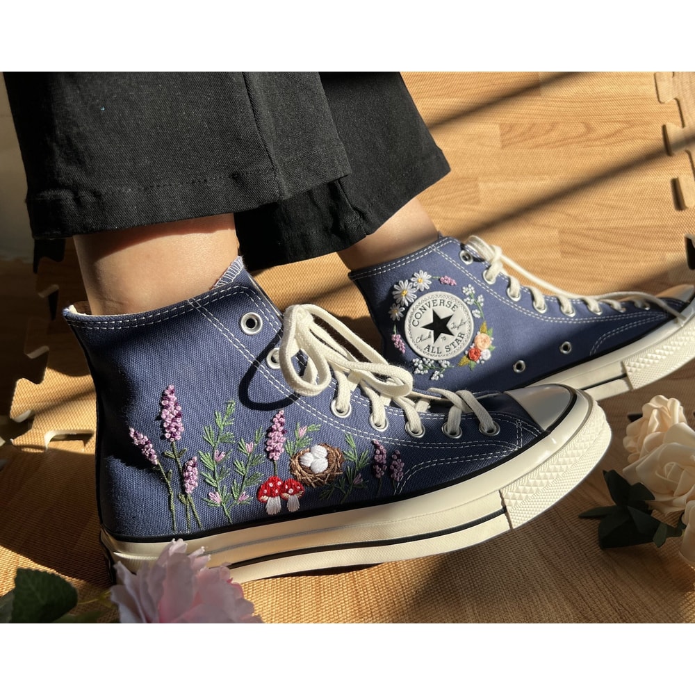 Custom Floral Embroidered Shoes, Handmade Embroidered Converse, Converse Custom, Converse Wreath Flower, Custom Flower Chuck Taylor 1970s - 2.jpg