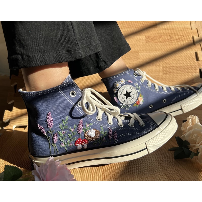 Custom Floral Embroidered Shoes, Handmade Embroidered Converse, Converse Custom, Converse Wreath Flower, Custom Flower Chuck Taylor 1970s - 2.jpg