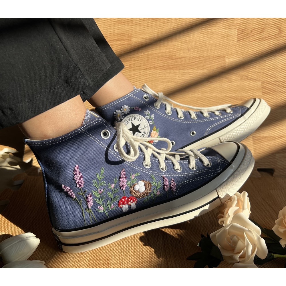 Custom Floral Embroidered Shoes, Handmade Embroidered Converse, Converse Custom, Converse Wreath Flower, Custom Flower Chuck Taylor 1970s - 4.jpg