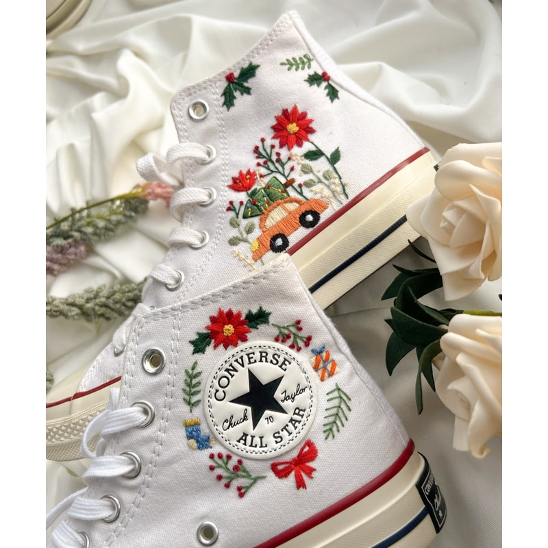 Custom Floral Embroidered Shoes, Handmade Embroidered Converse, Converse Custom, Converse Wreath Flower, Custom Flower Chuck Taylor 1970s - 7.jpg