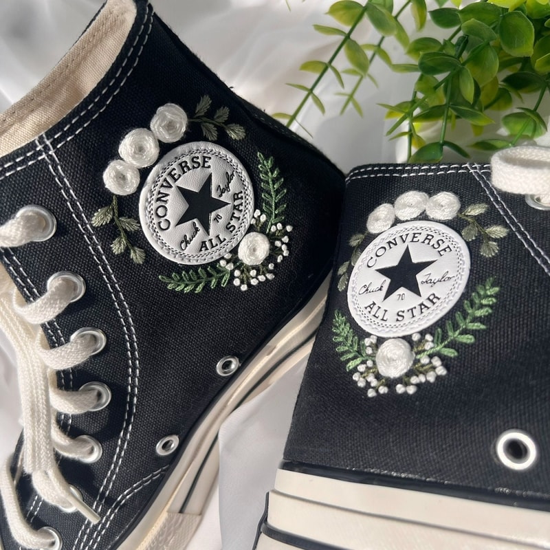 Custom Floral Embroidered Shoes, Handmade Embroidered Converse, Converse Custom, Converse Wreath Flower, Custom Flower Chuck Taylor 1970s - 10.jpg